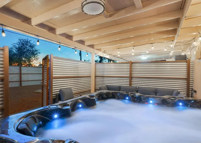 Сasa de vacaciones 3br 2ba Cozy With Jacuzzi Near Downtown Tucson