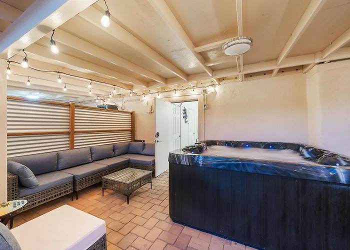 3br 2ba Cozy With Jacuzzi Near Downtown *