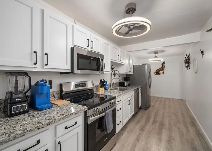 Сasa de vacaciones 3br 2ba Cozy With Jacuzzi Near Downtown *