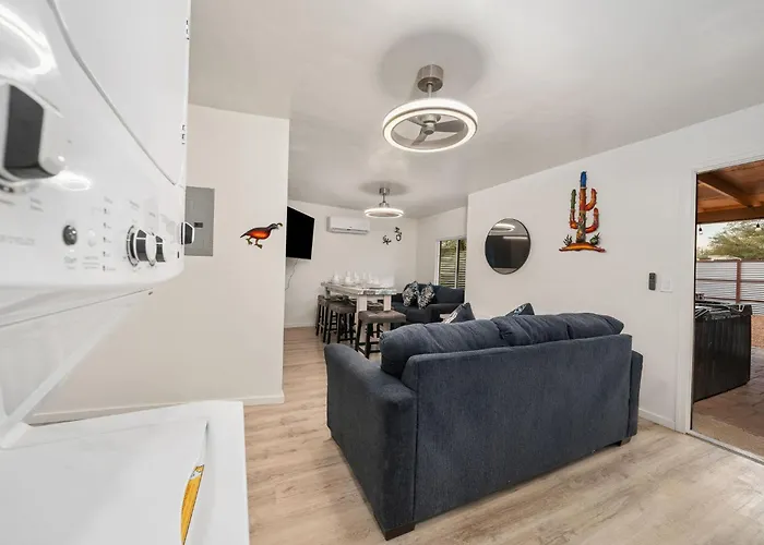 3br 2ba Cozy With Jacuzzi Near Downtown