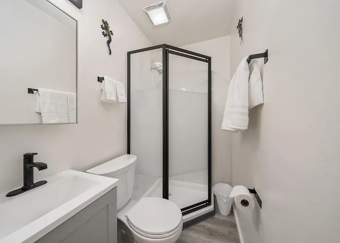 3br 2ba Cozy With Jacuzzi Near Downtown