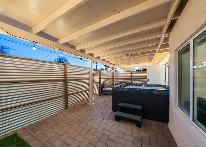 Сasa de vacaciones 3br 2ba Cozy With Jacuzzi Near Downtown Tucson