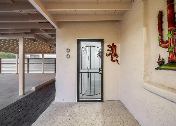 Сasa de vacaciones 3br 2ba Cozy With Jacuzzi Near Downtown